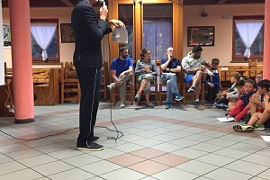Il presentatore...