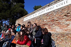 Sempre caro mi fu quest'ermo colle...