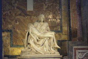 A San Pietro, la Piet� di Michelangelo