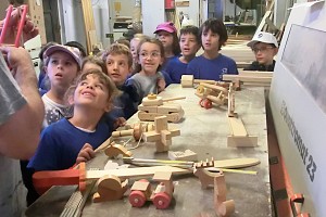 Lavorazione del legno per costruire giochi